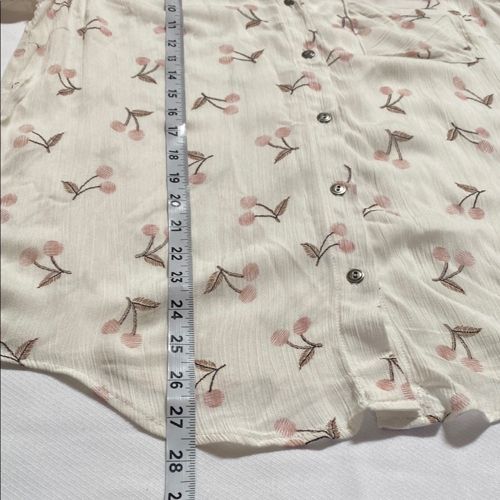 Paisley Raye White Cherry Print Button Down Shirt Size S NWT - Picture 4 of 6